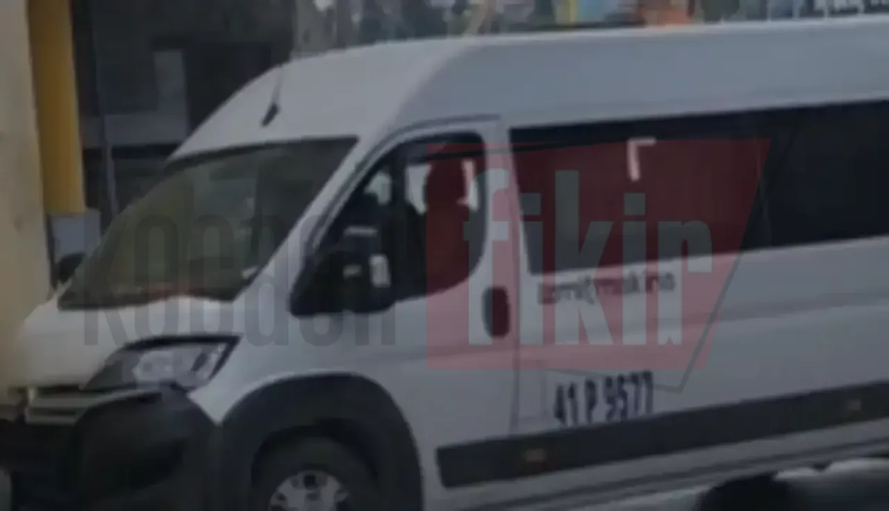 Kontrolden çıkan servis aracı istinat duvarına çarptı: Yaralılar var