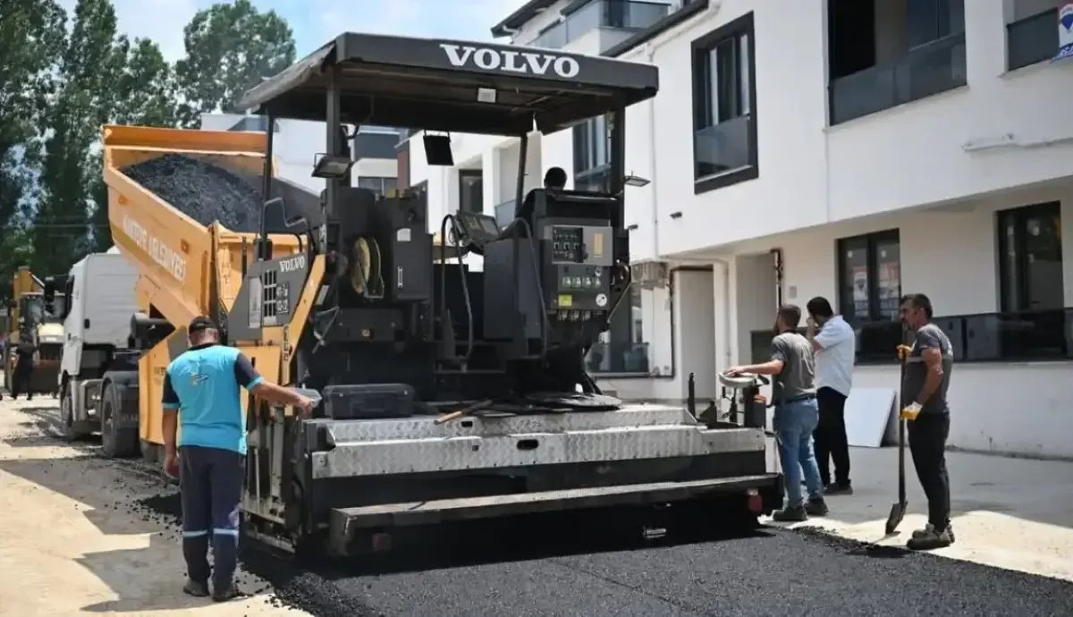 Kartepe'de üstyapı mesaisi sürüyor