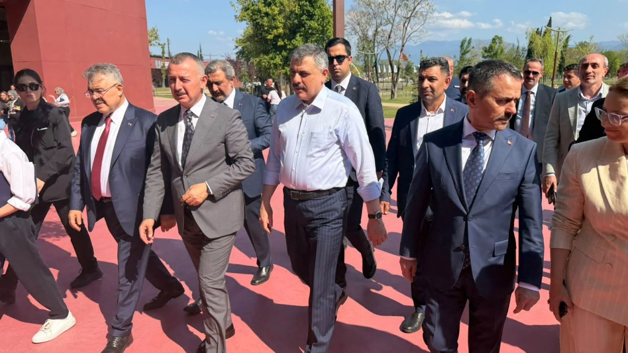Bakan Çiftçi'nin Kocaeli mesaisi İzmit Millet Bahçesi'nde sona erdi