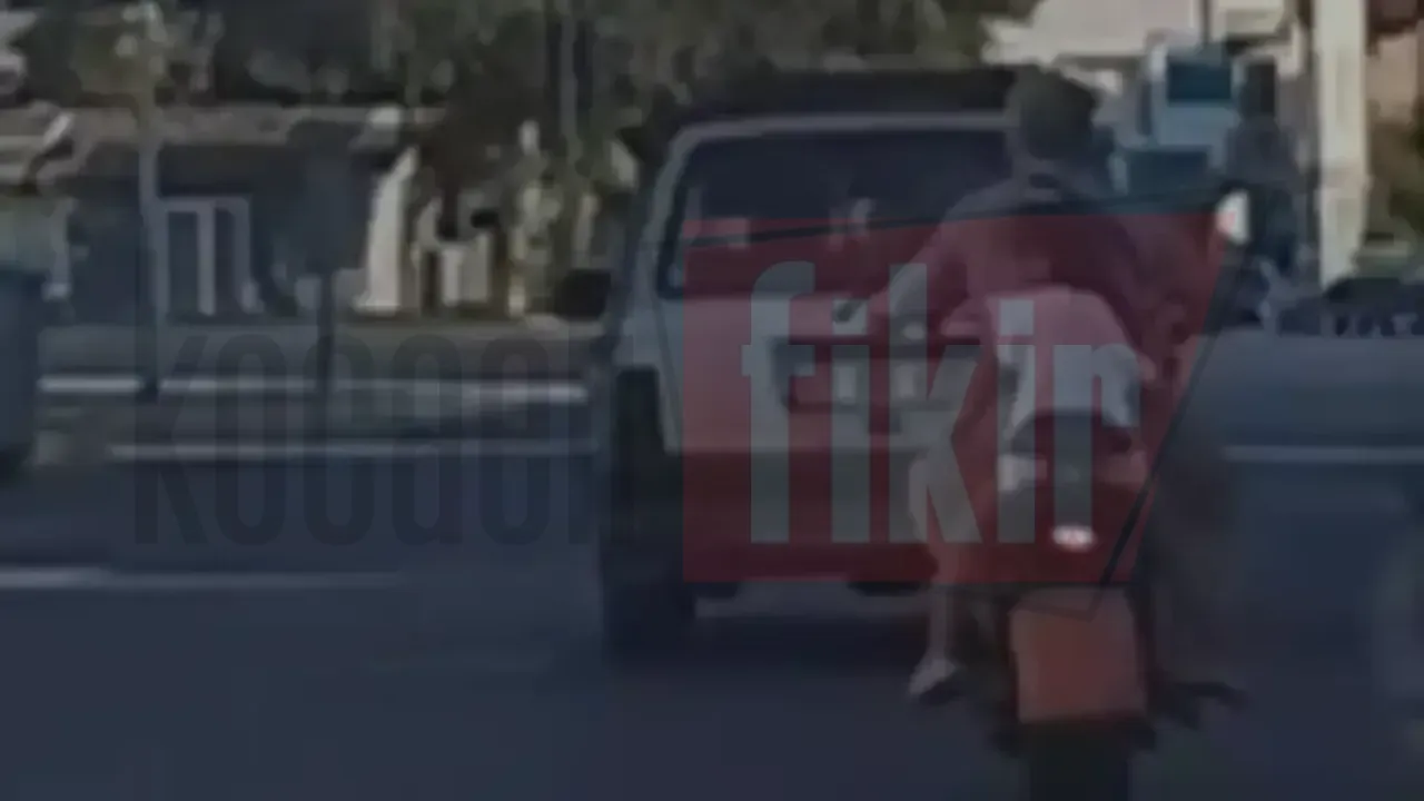 Derince'de tehlikeli yolculuk: Küçük çocuk kasksız motosiklete bindi