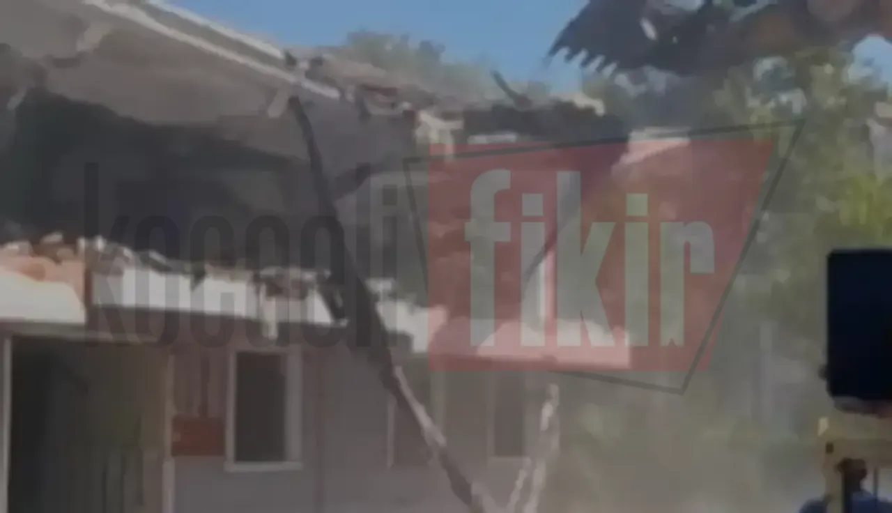 Gölcük Halk Eğitimi Merkezi binasının yıkım işlemleri başladı