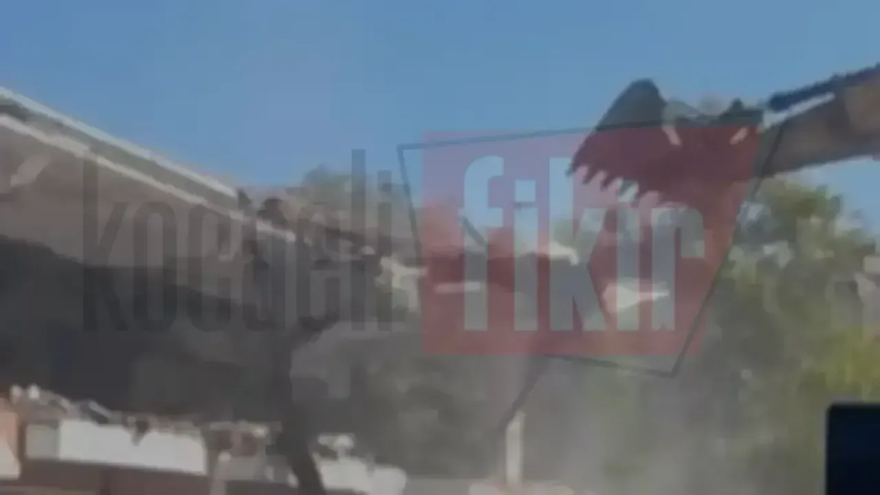 Gölcük Halk Eğitimi Merkezi binasının yıkım işlemleri başladı