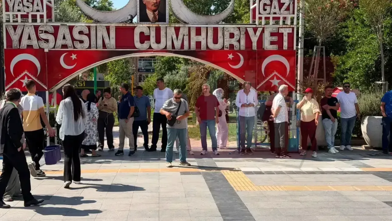 İzmit Belediye binasında incelemeler sona erdi: Çalışanlar içeri girdi
