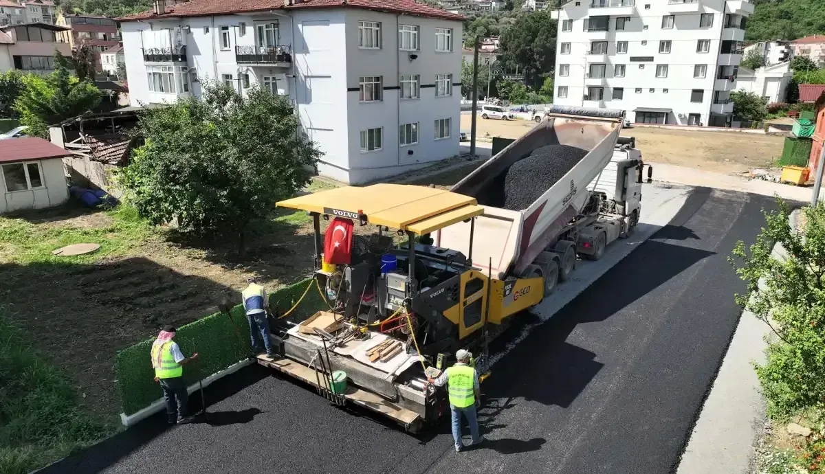 Karamürsel'de üstyapı çalışmaları hız kazandı