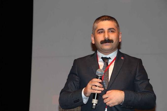 Herkes gidiyor, o CHP'de kalacak!