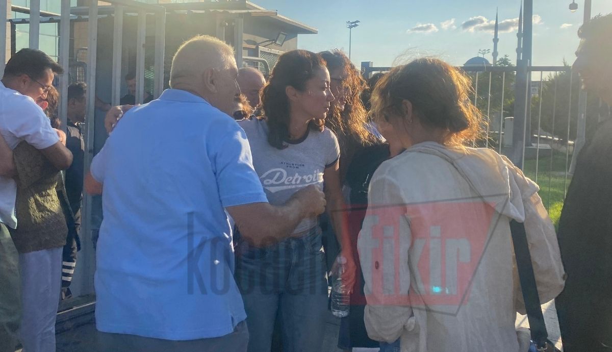 Çağlayan’da duygusal anlar: Ailelerine böyle sarıldılar