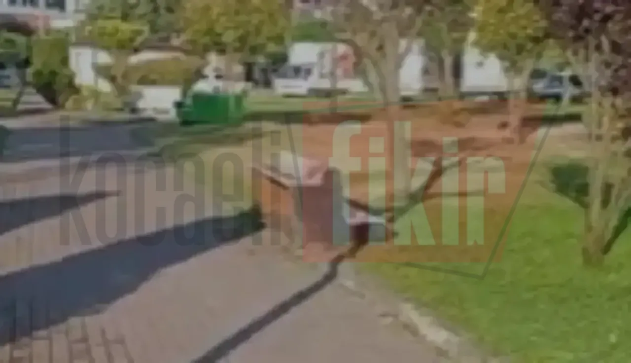 Yenikent'te parklar alarm veriyor! Banklar söküldü, çöpler tepki çekti