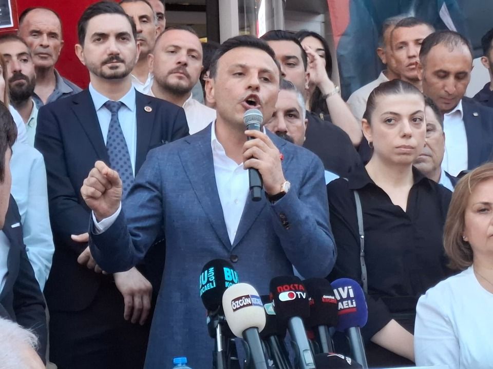 Özgür Çelik'ten İzmit'te dikkat çeken açıklamalar: