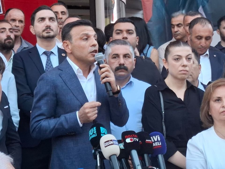 Özgür Çelik'ten İzmit'te dikkat çeken açıklamalar: