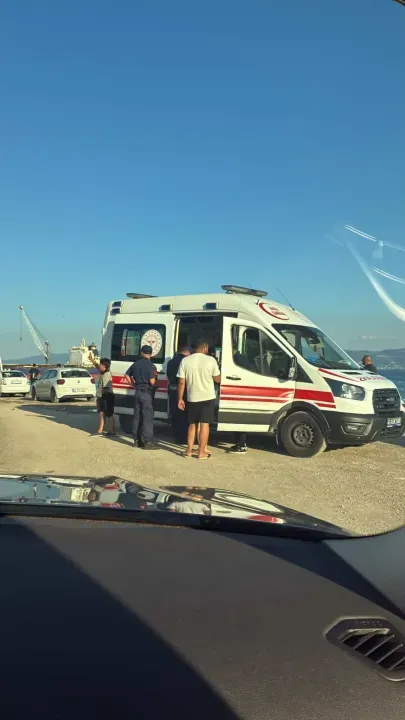 Akıntıya Kapılınca Deniz Fenerine Çıktılar! Sahil Güvenlik Seferber Oldu