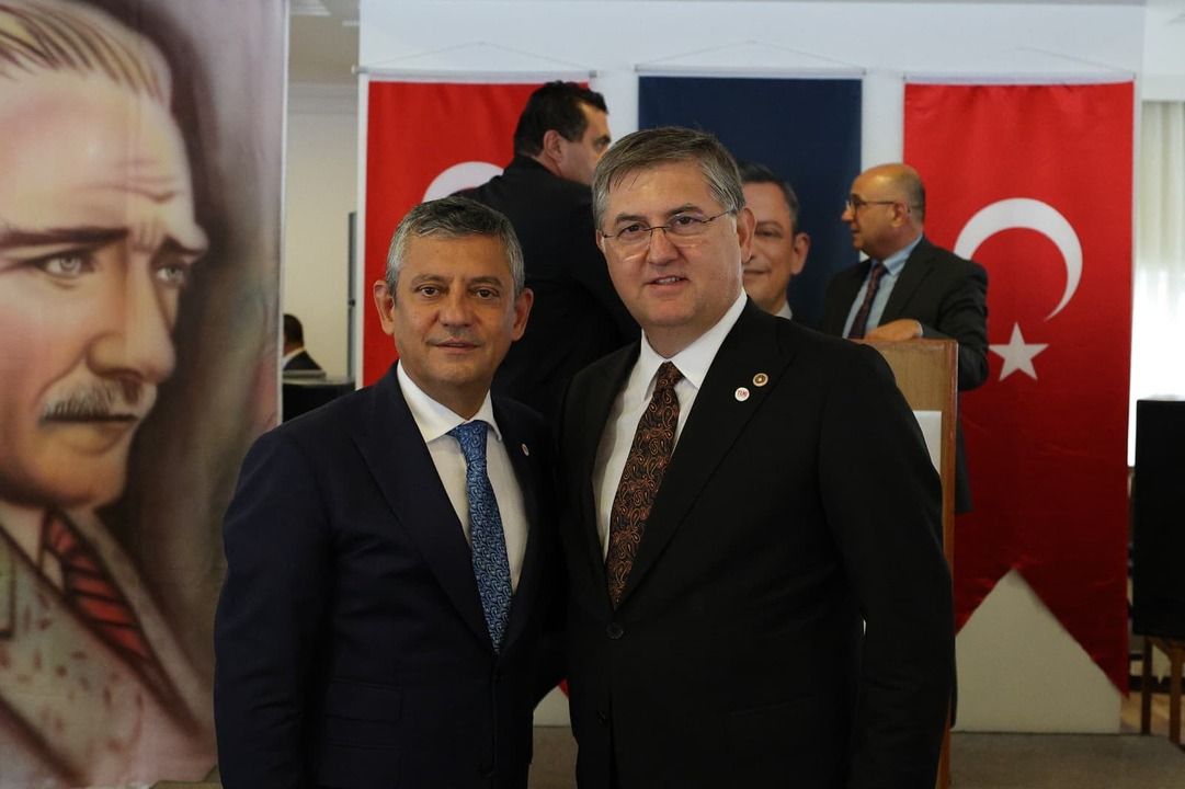 YENİ PARTİ'nin ilk grup toplantısında Yıldızlı yeni İdare Amiri! 
