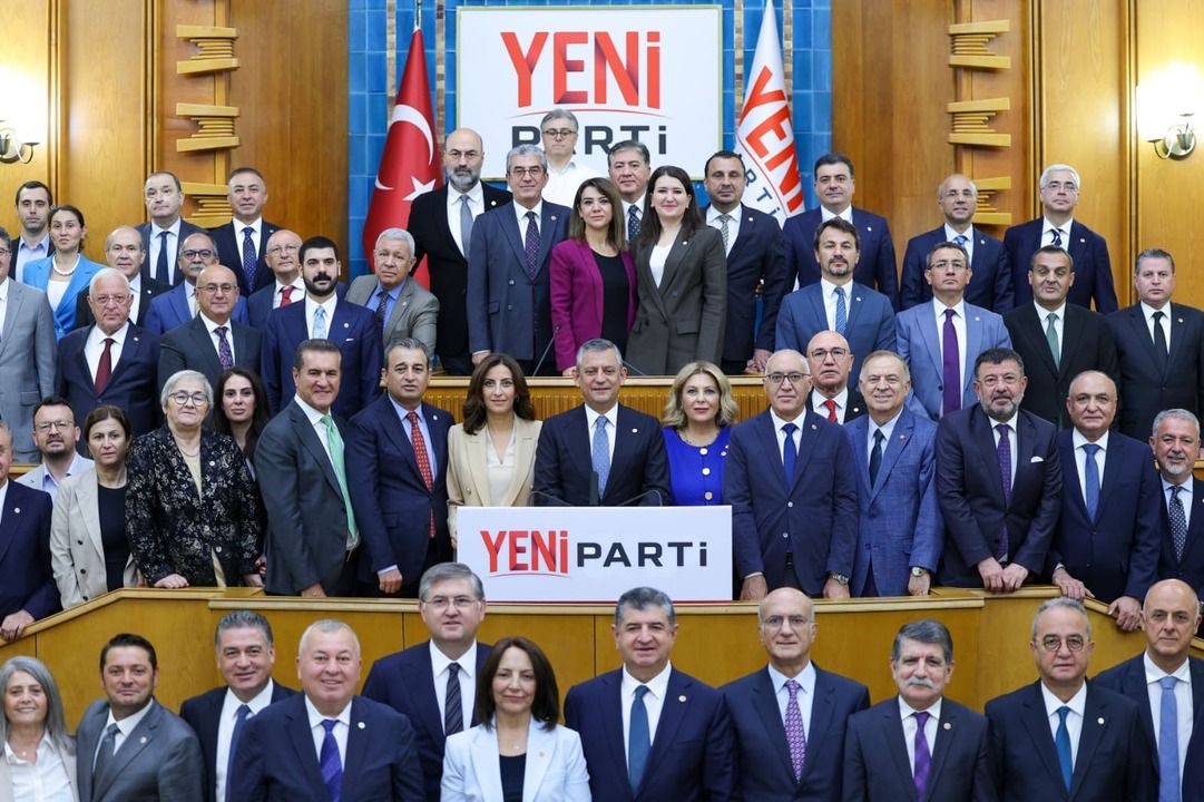 YENİ PARTİ'nin ilk grup toplantısında Yıldızlı yeni İdare Amiri! 