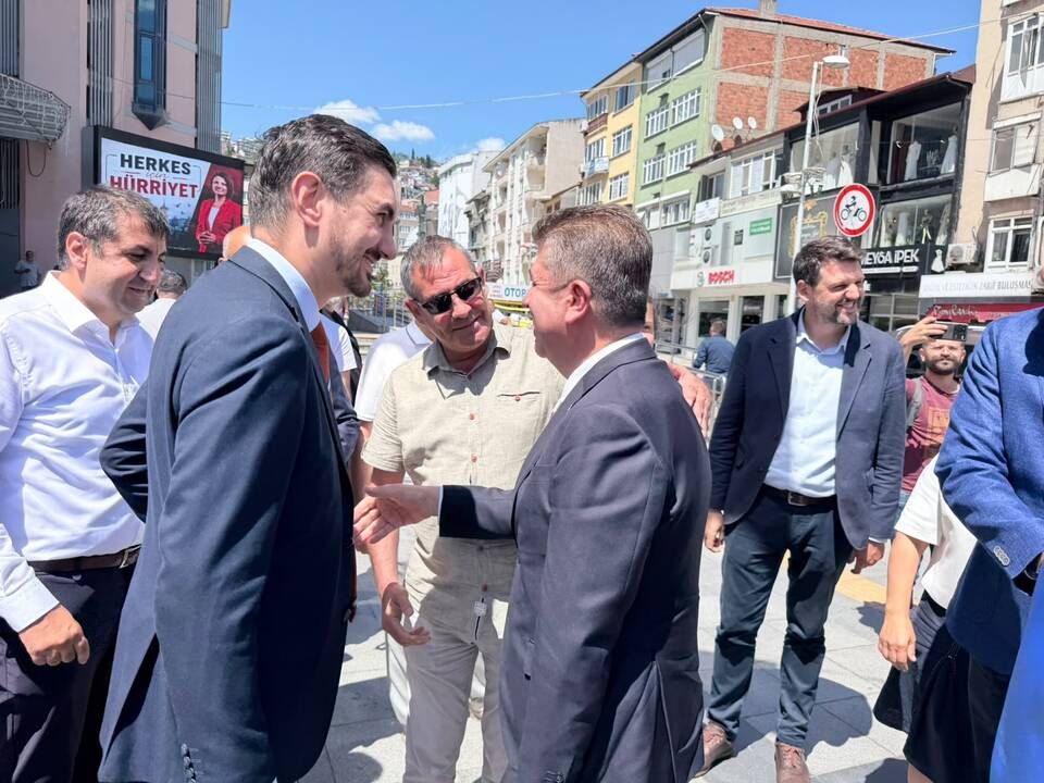 İzmit’te kritik saatler! Yaşar Tüzün meclis üyeleriyle buluştu 