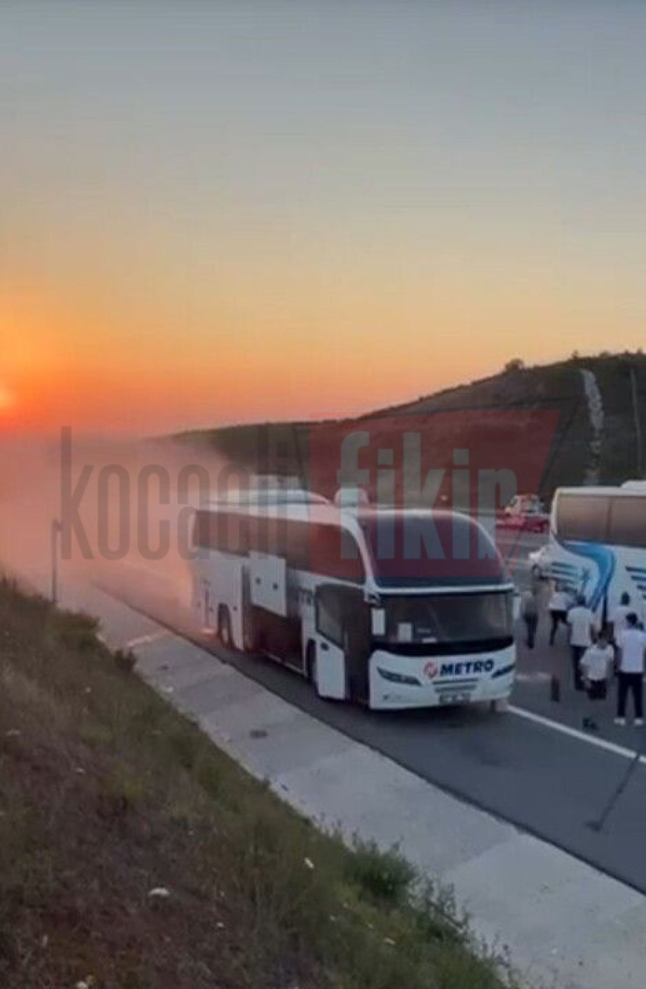 Yolcular Son Anda Tahliye Edildi! Otobüste Yangın Paniği