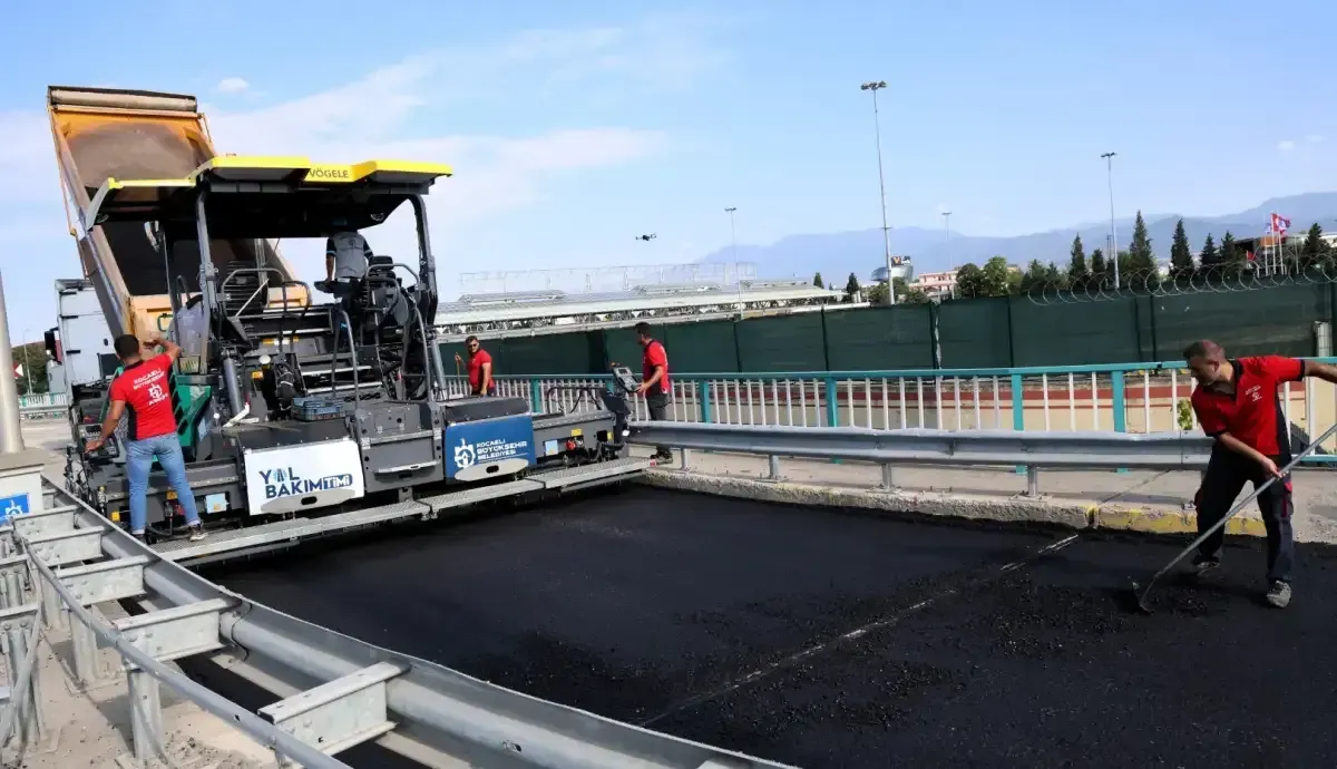 Büyükşehir'den 15 Temmuz Köprülü Kavşağı'nda gece mesaisi