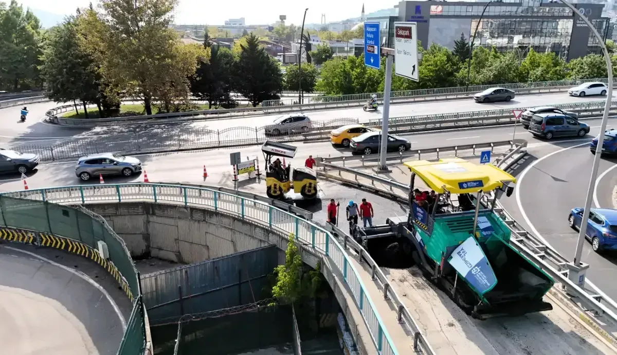 Büyükşehir'den 15 Temmuz Köprülü Kavşağı'nda gece mesaisi