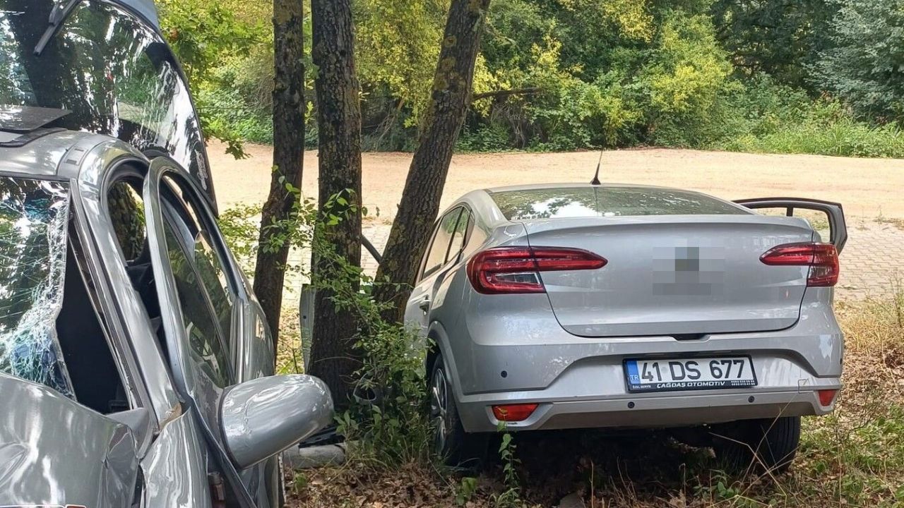 Kaza sonrası ortalık savaş alanına döndü: 3 yaralı