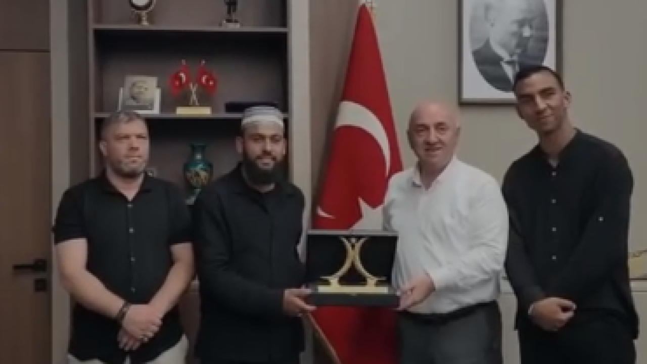 Darıca Belediye Başkanı Bıyık’ın odasında ilahili sürpriz!