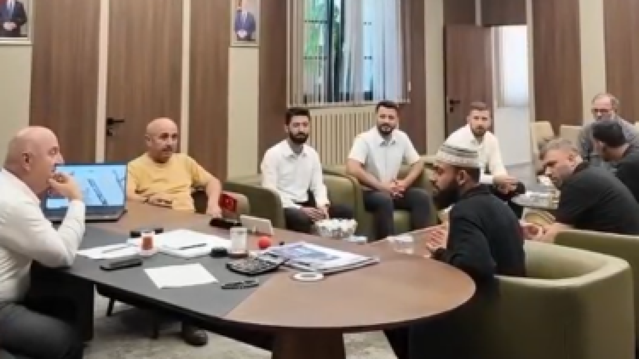 Darıca Belediye Başkanı Bıyık’ın odasında ilahili sürpriz!