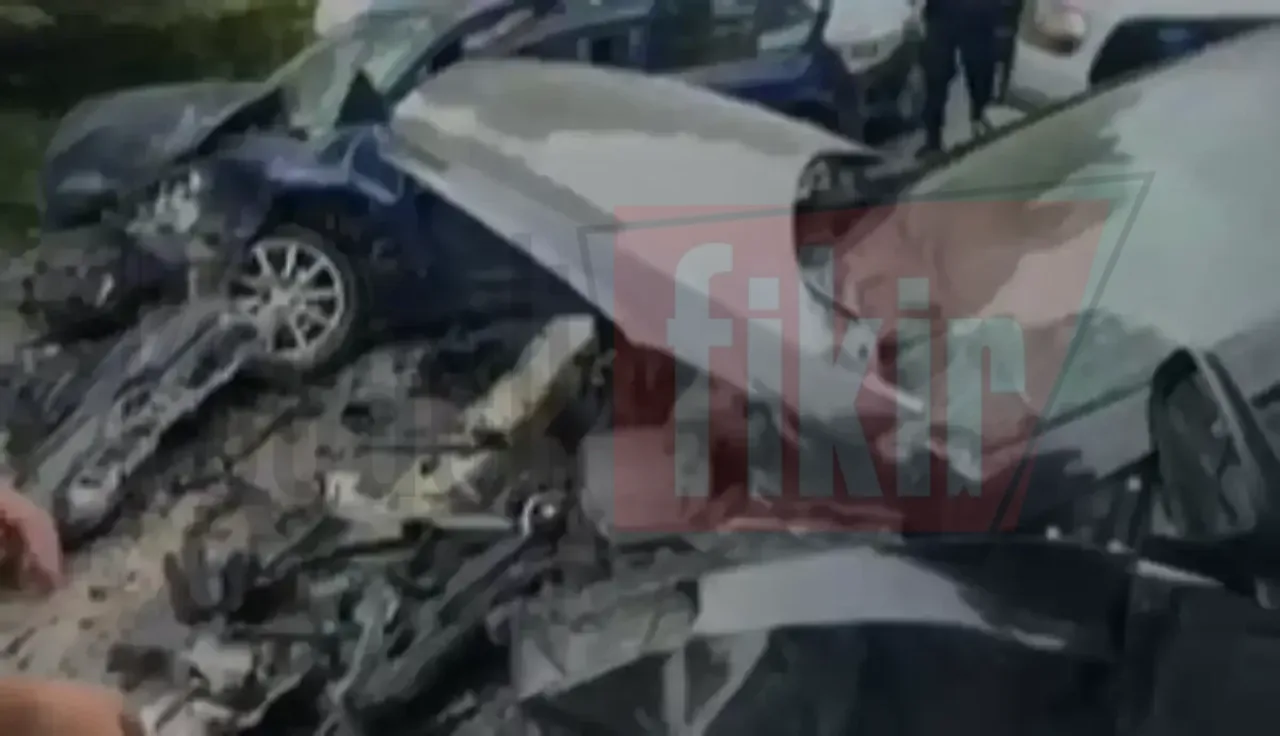 Kandıra’da can pazarı! 2 otomobil çarpıştı, 6 kişi yaralı