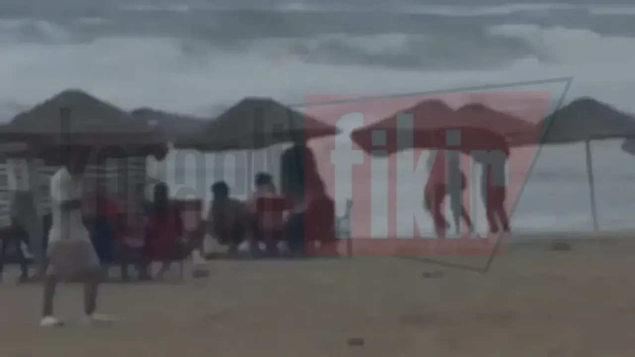Yasak dinlemediler, dev dalgalar arasında yüzmeye çalıştılar!