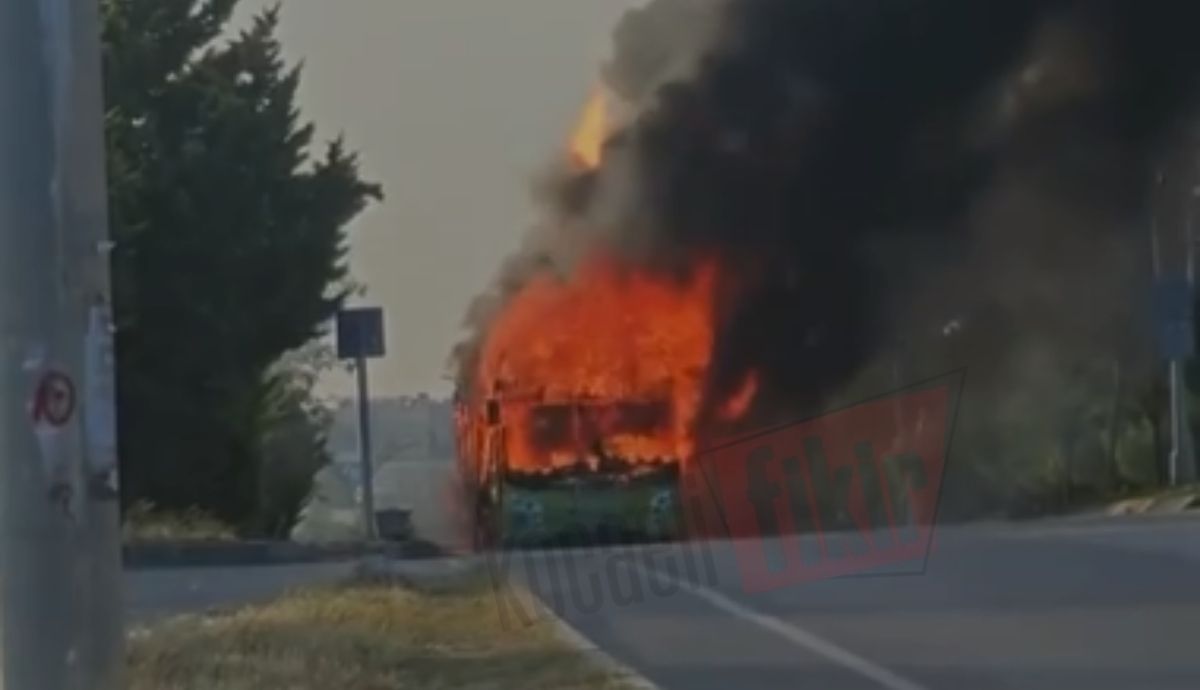 Umuttepe’de şehir içi otobüsü alevlere teslim oldu