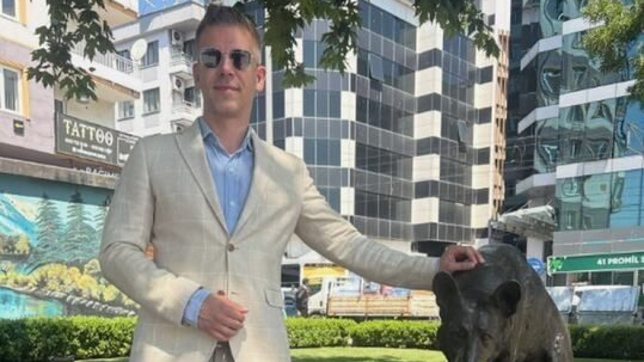 Gölcük Depremi’nin kahramanı Mancs, İzmit’te anıtıyla yaşatılıyor