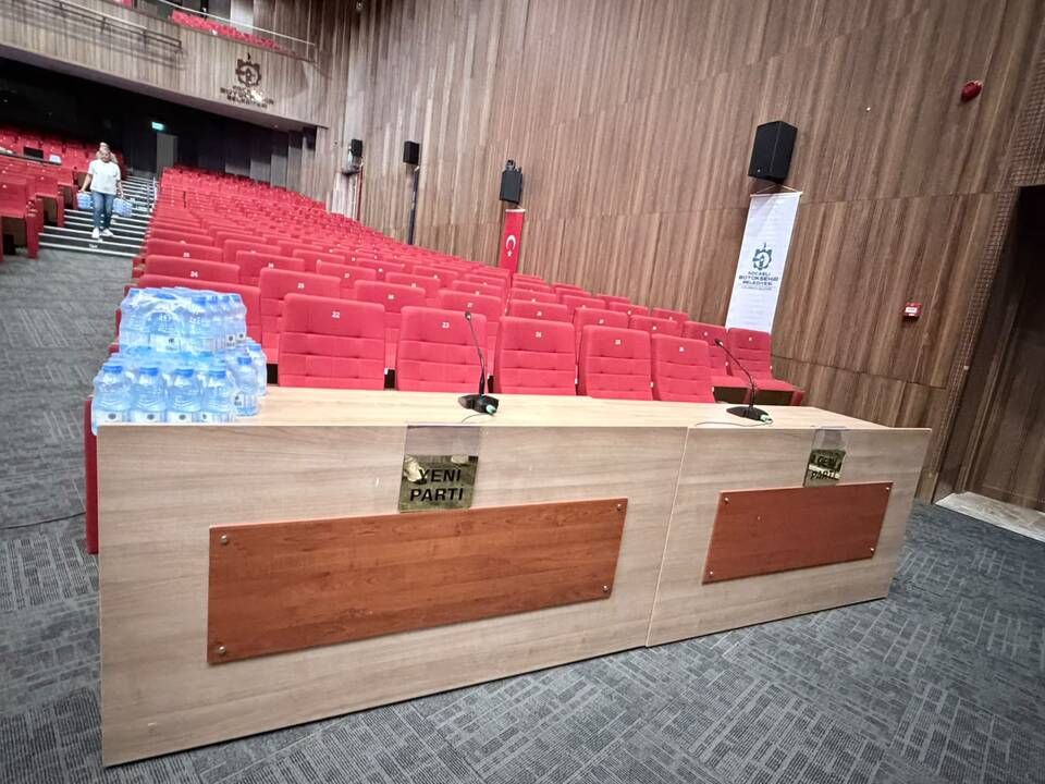 Kocaeli Büyükşehir’de tabela değişti: CHP gitti, YENİ Parti geldi