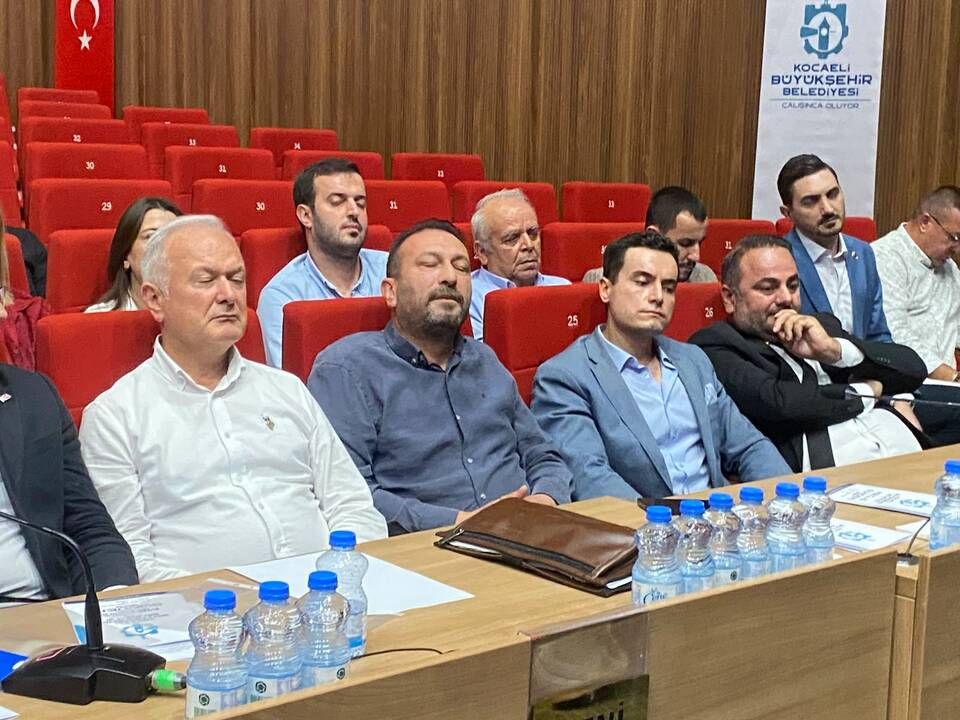 Büyükşehir Meclisi’nde gerginlik! YENİ Partililer salonu terk etti
