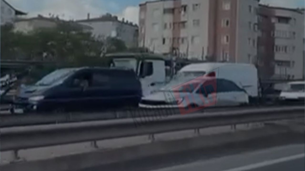 Derince’de D-100’de korkutan kaza! Trafik kilitlendi