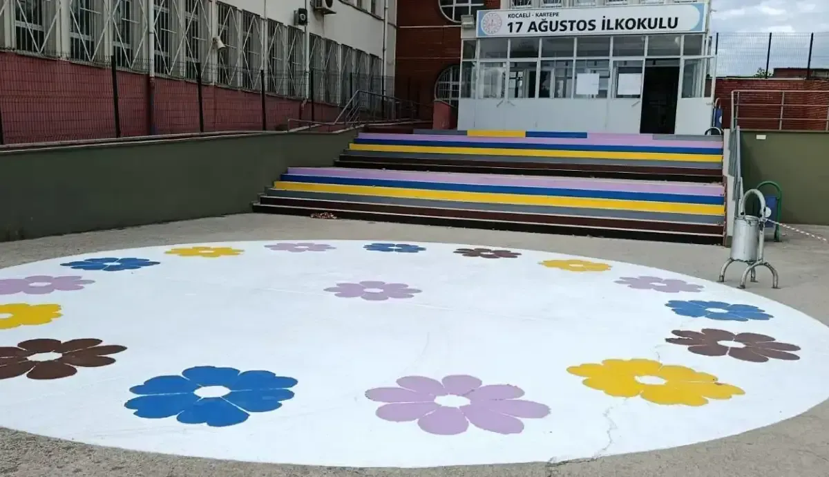 Kartepe 17 Ağustos İlkokulu'na bahar geldi