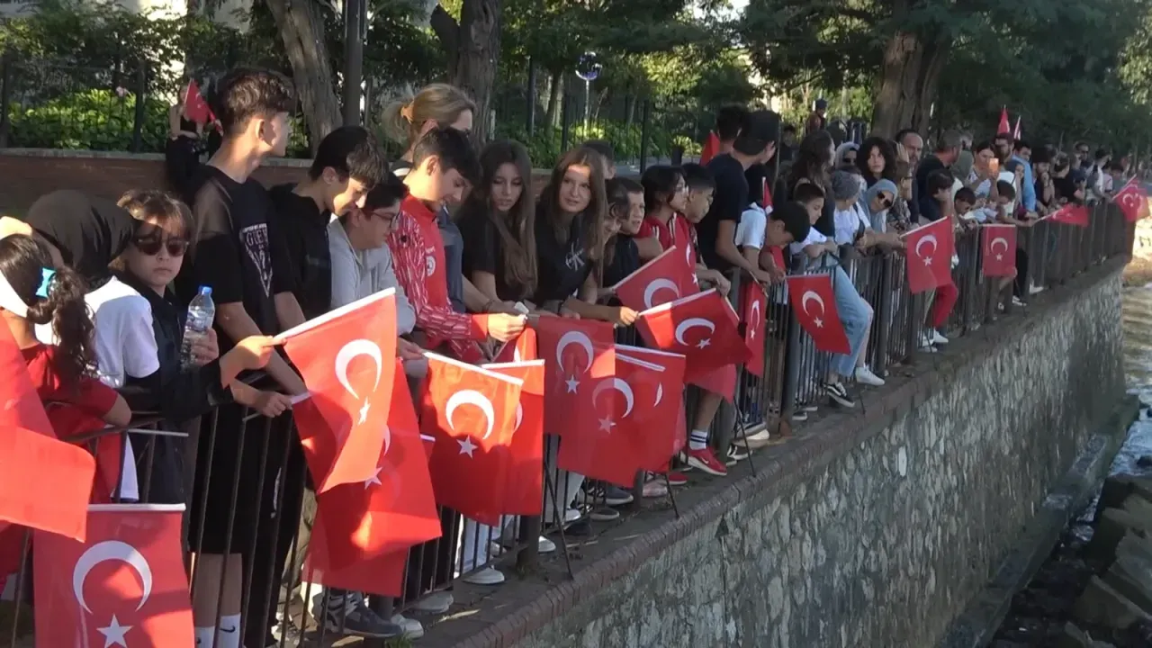 İzmit Körfezi’nden Yalova’ya milli gurur geçişi