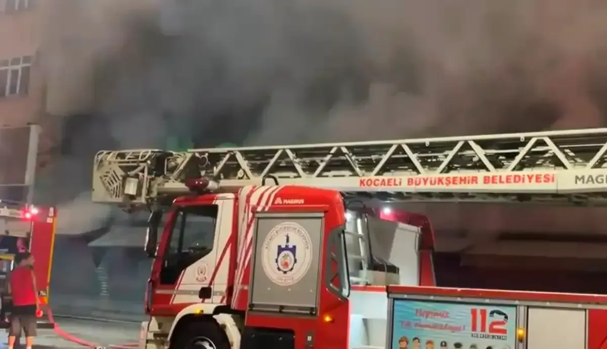 Gebze’de marketin manavında yangın çıktı