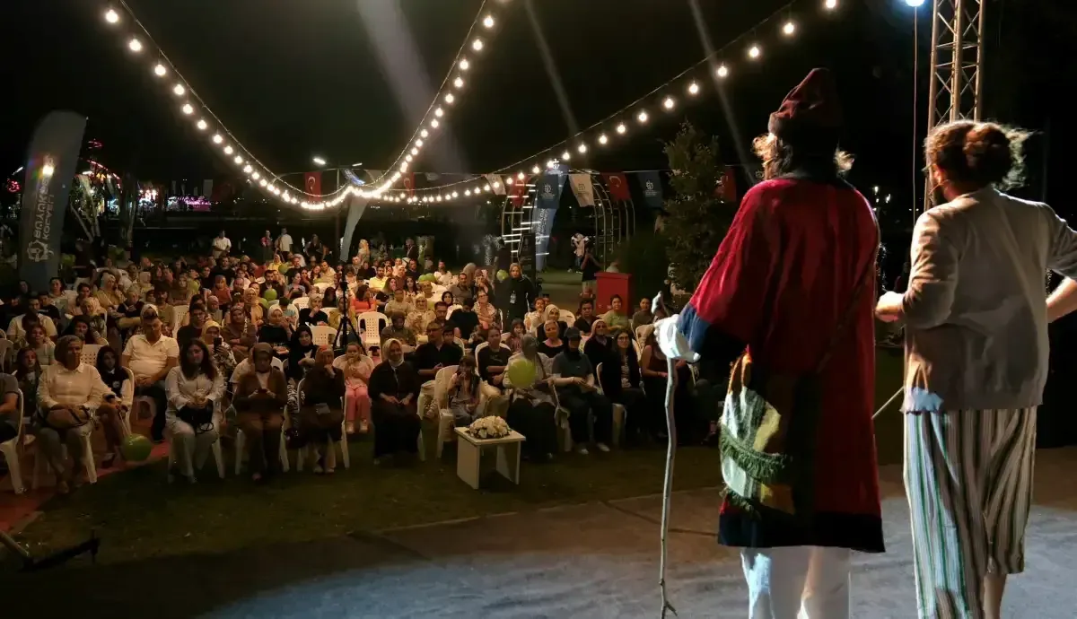 Kocaeli’de kütüphane bu kez tiyatro sahnesine dönüştü