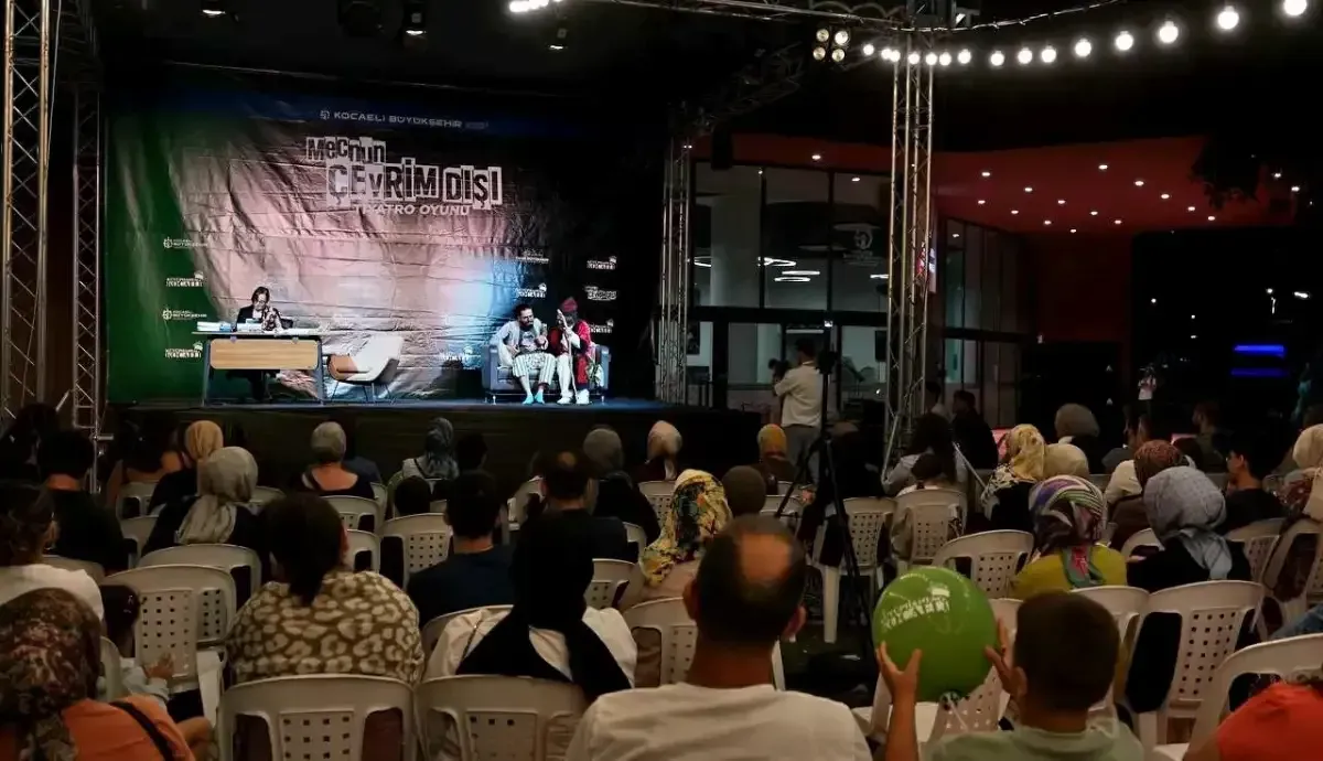 Kocaeli’de kütüphane bu kez tiyatro sahnesine dönüştü