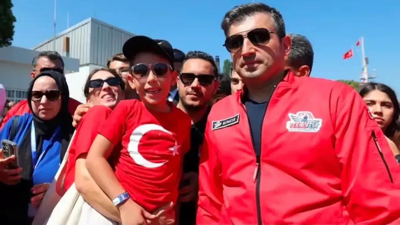 Bayraktar Kocaeli'de konuştu :Mavi Vatan’ın tek bir damlasından asla vazgeçmeyiz”