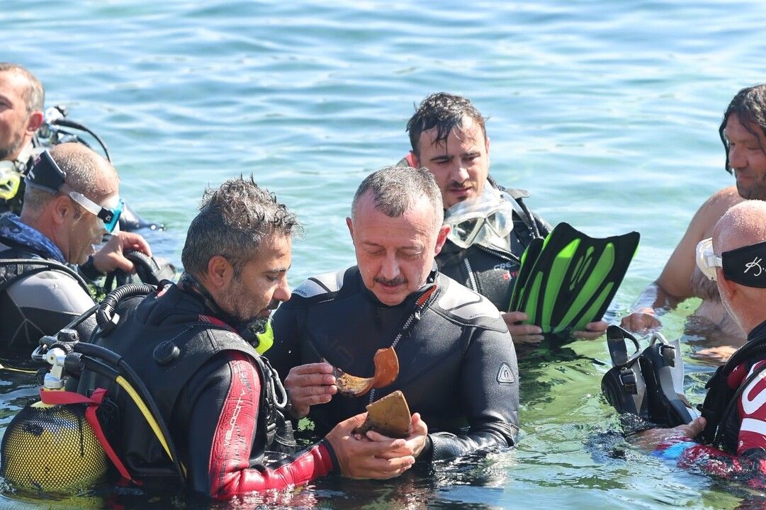 Tahir Büyükakın Kerpe’de daldı! Antik Limanın izlerini su altında inceledi