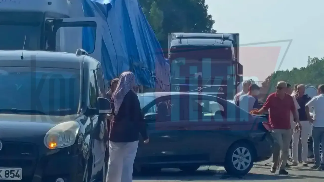 TEM'de feci kaza: Ortalık savaş alanına döndü