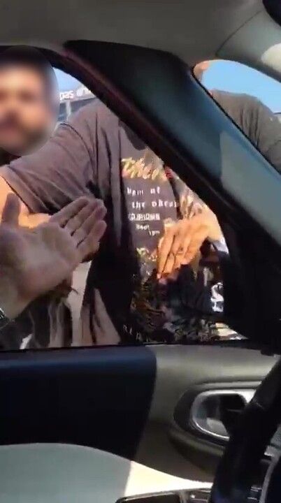 İzmit’te trafikte sıkıştırma kavgası kamerada