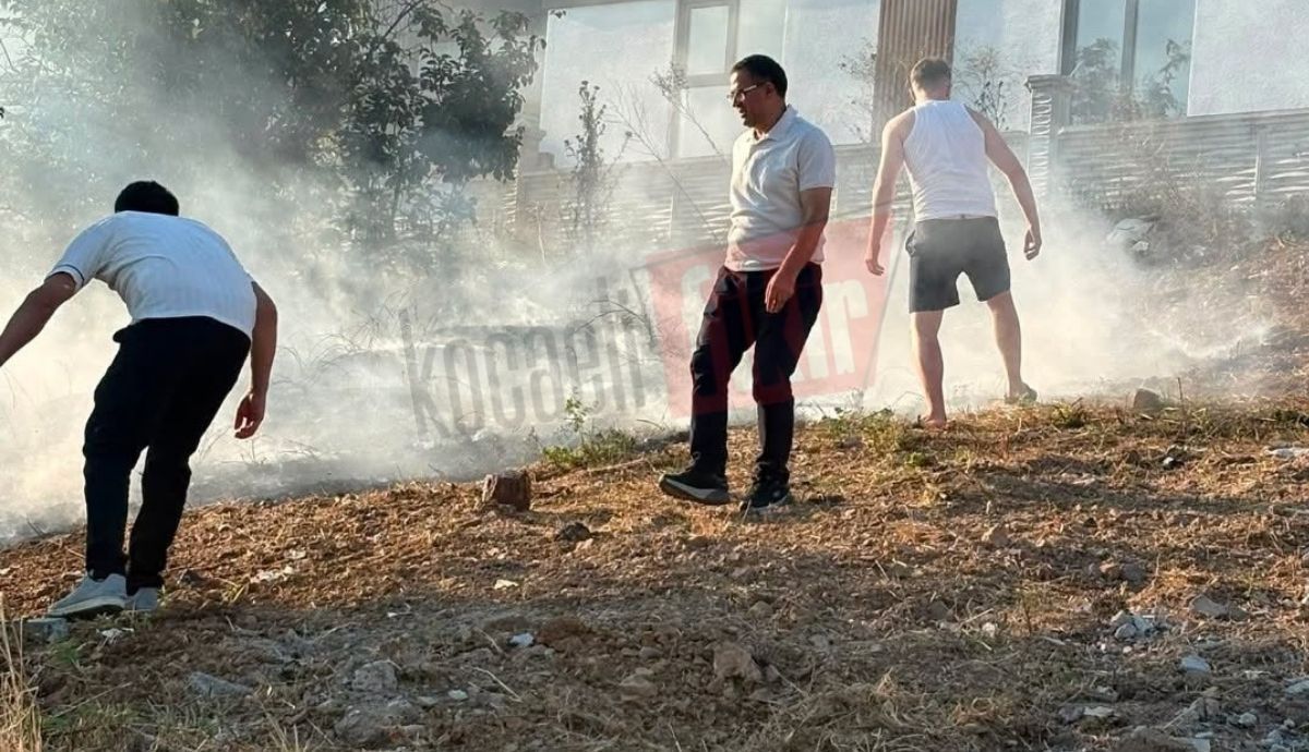 Derince’de korkutan yangın! Başkan Gökçe de söndürme çalışmalarına katıldı