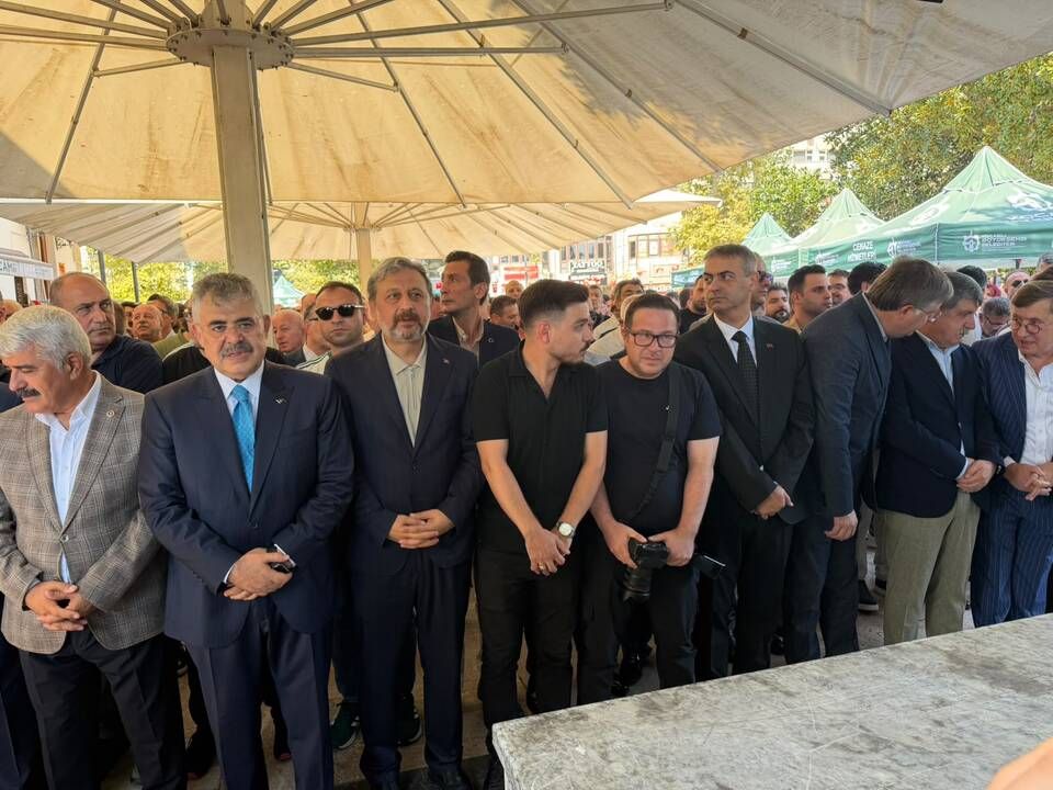 KOÜ Rektörü Nuh Zafer Cantürk’ün annesi son yolculuğuna uğurlandı