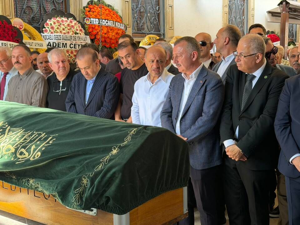 KOÜ Rektörü Nuh Zafer Cantürk’ün annesi son yolculuğuna uğurlandı