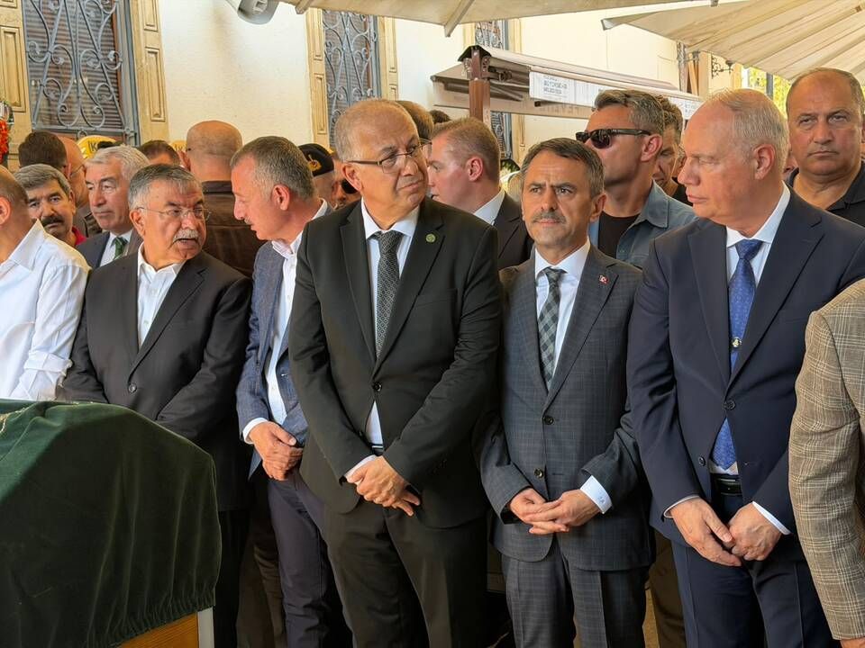 KOÜ Rektörü Nuh Zafer Cantürk’ün annesi son yolculuğuna uğurlandı