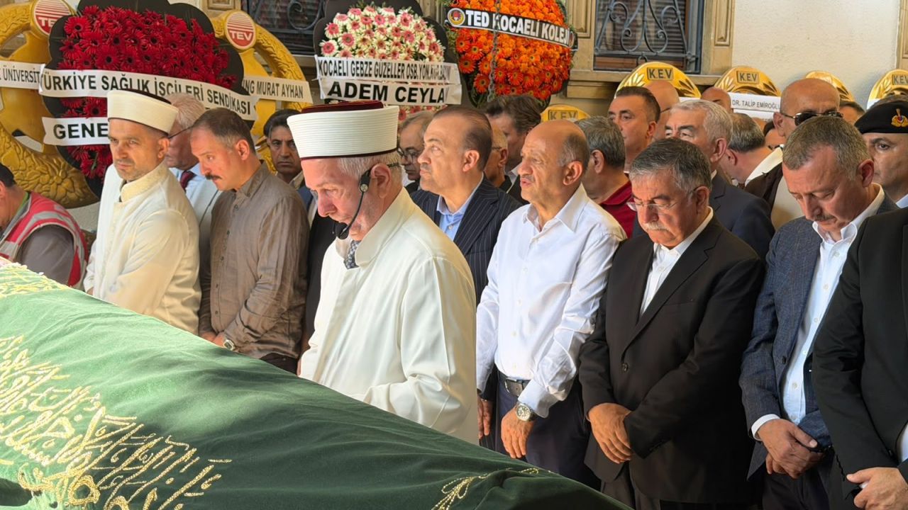 KOÜ Rektörü Nuh Zafer Cantürk’ün annesi son yolculuğuna uğurlandı