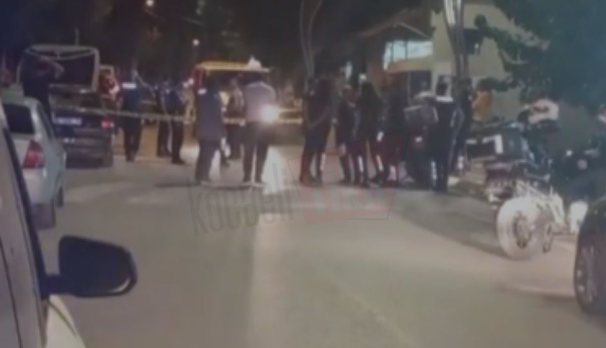 Derince'de kahvehanede dehşet! Boğazından bıçaklandı