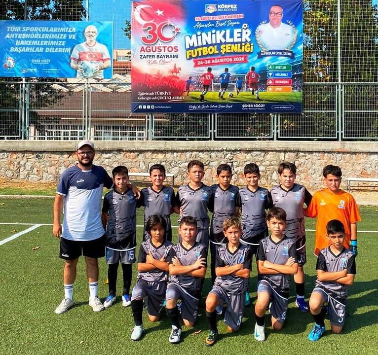 Körfez'de vefat eden saha komiseri Sayarı anısına minikler futbol şenliği