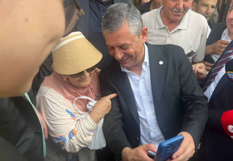 Özgür Özel Karamürsel’de vatandaşlarla buluştu