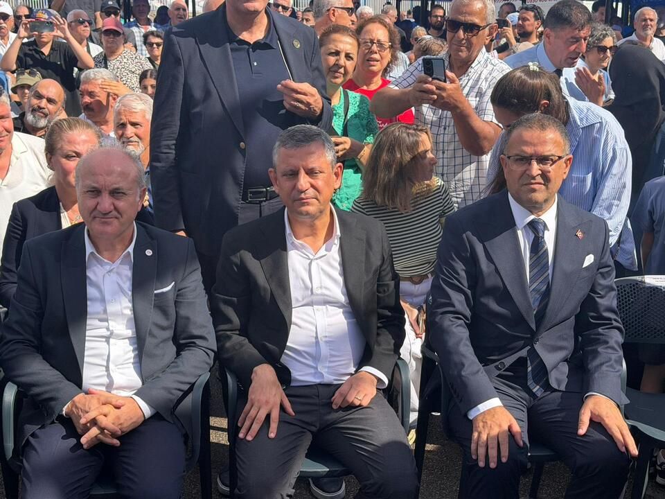 Özgür Özel Derince’de! Belediye başkanları da katıldı