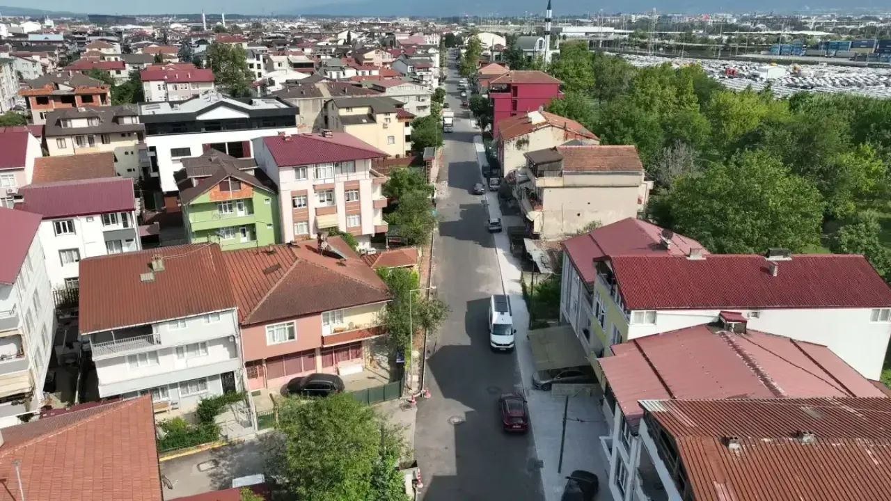 Kartepe’nin cadde ve sokaklarında ulaşım konforu artıyor