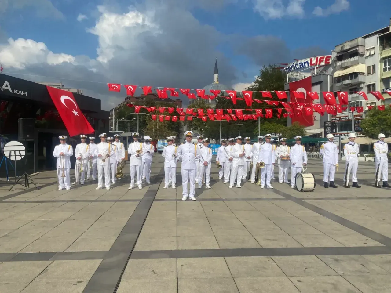 30 Ağustos coşkusu Kocaeli’de çelenk töreniyle başladı